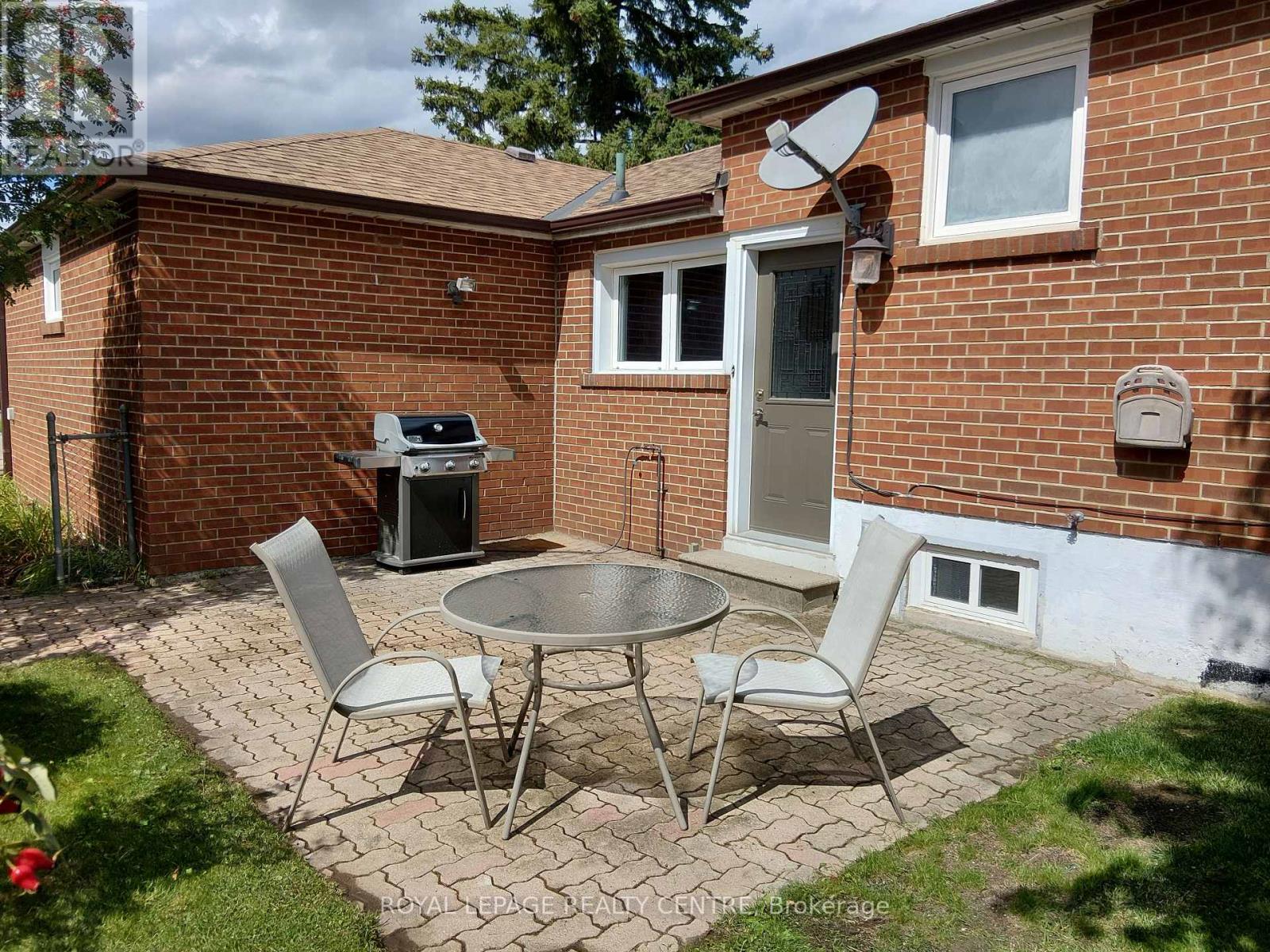 35 Aintree Crescent, Brampton, Ontario  L6T 2T2 - Photo 35 - W12833492