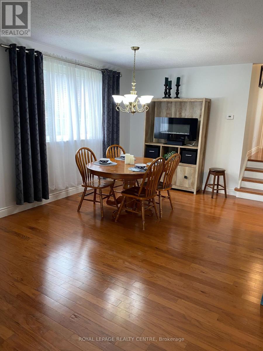 35 Aintree Crescent, Brampton, Ontario  L6T 2T2 - Photo 9 - W12833492