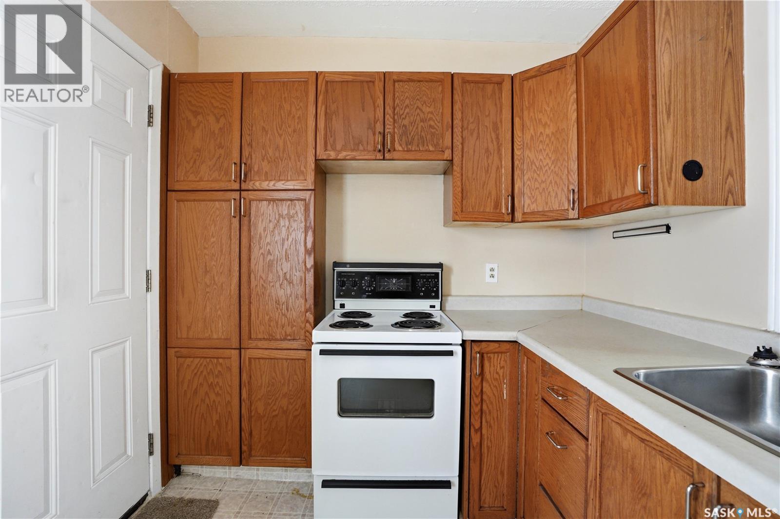 1121 H Avenue N, Saskatoon, Saskatchewan  S7L 2C8 - Photo 12 - SK029202