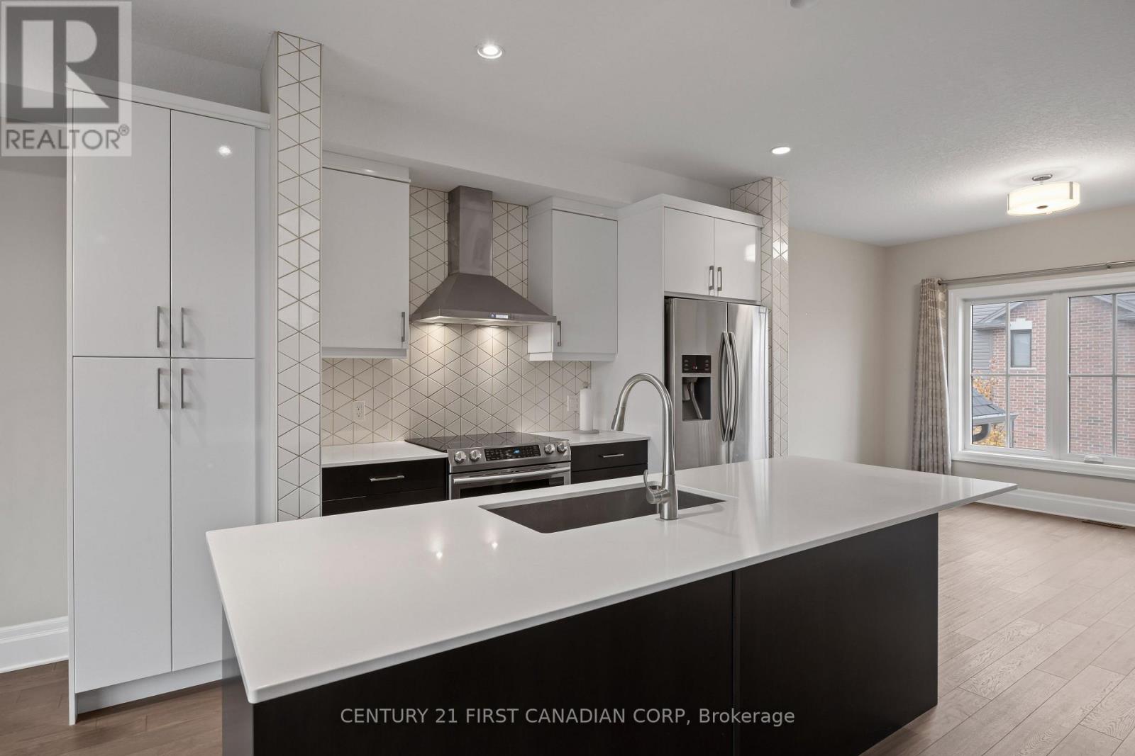 Photo 10 of 49 for 2 - 555 Sunningdale Road E