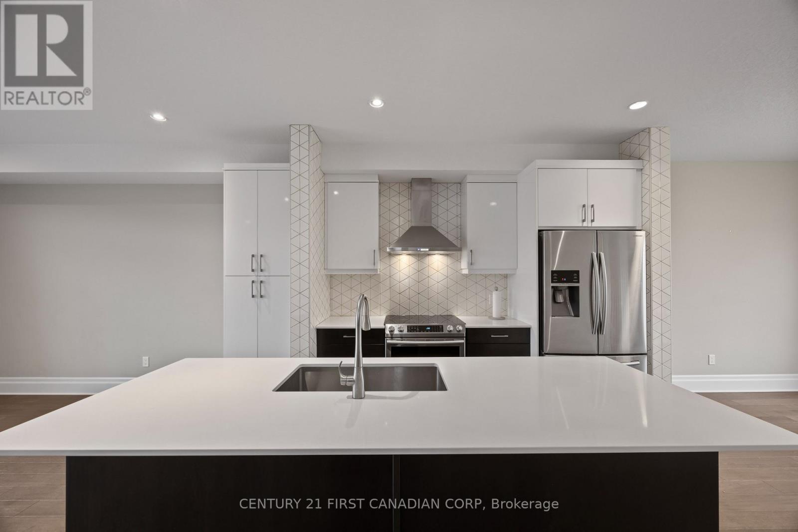 Photo 11 of 49 for 2 - 555 Sunningdale Road E