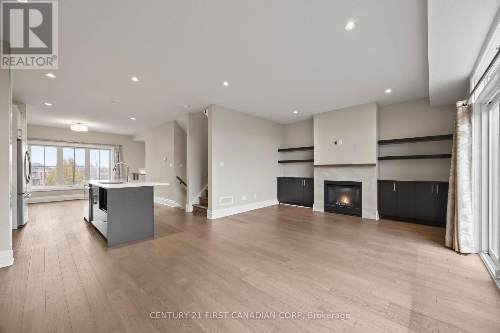 Photo 15 of 49 for 2 - 555 Sunningdale Road E