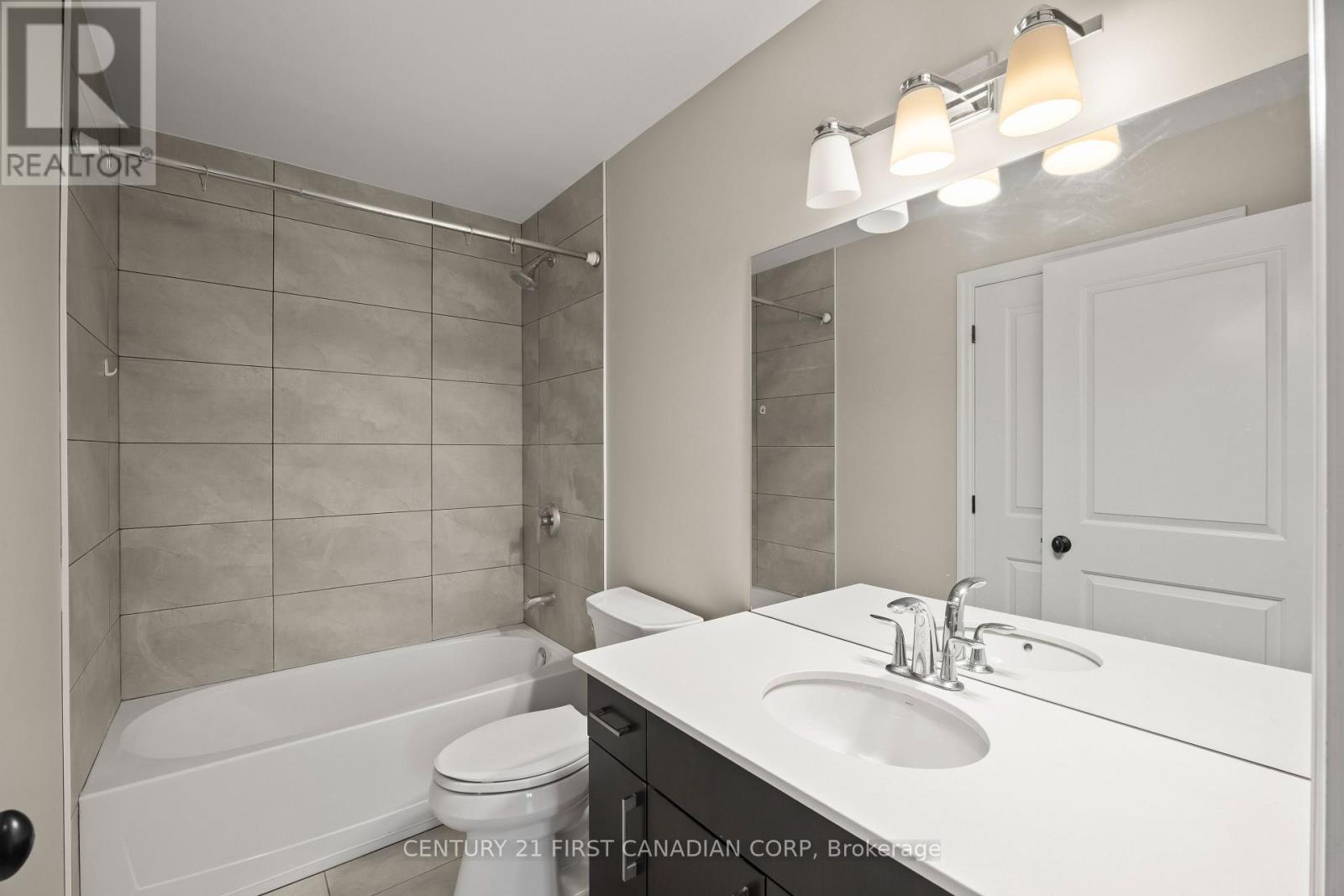 Photo 33 of 49 for 2 - 555 Sunningdale Road E