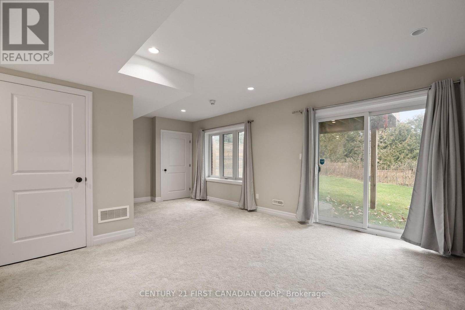 Photo 34 of 49 for 2 - 555 Sunningdale Road E