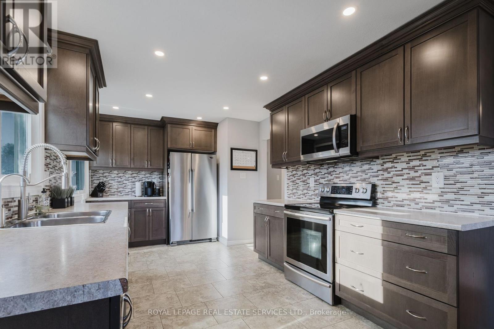 19 Southglen Road, Brant, Ontario  N3R 6Z8 - Photo 9 - X12833422