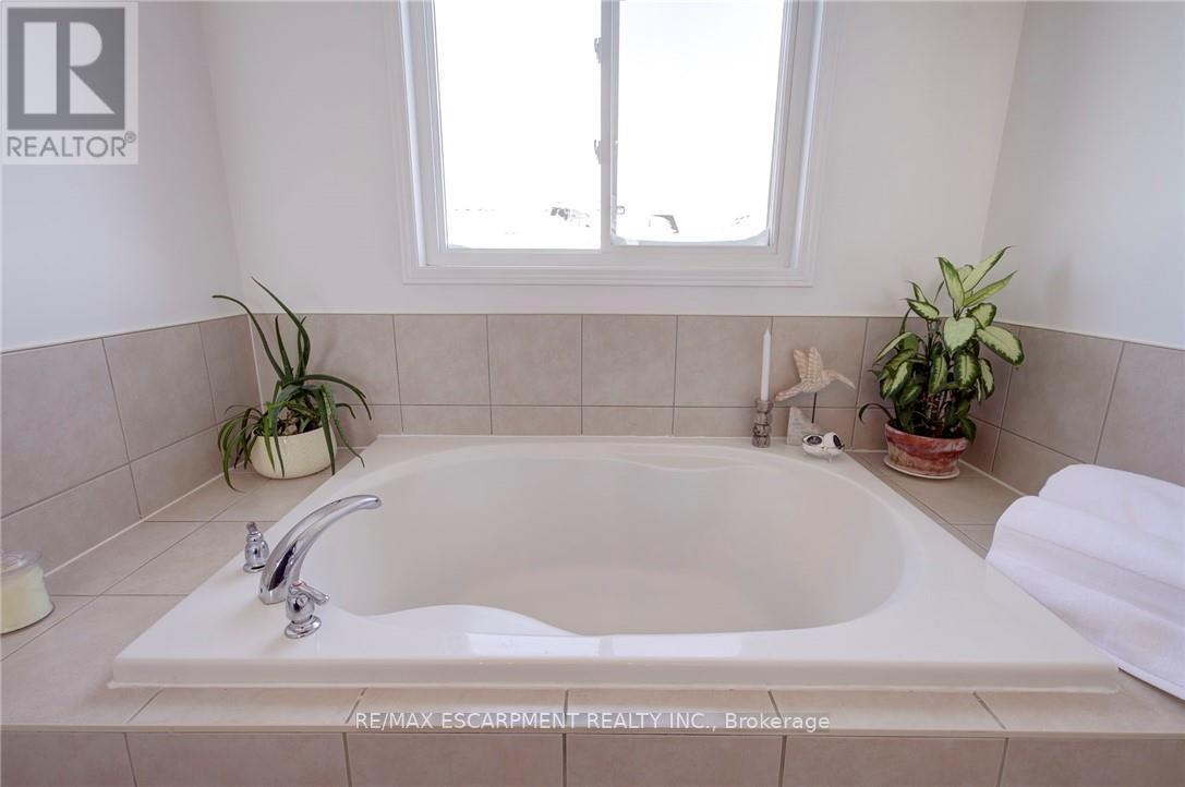 106 Voyager Pass, Hamilton, Ontario L0R 1C0 - Photo 24 - X12833424