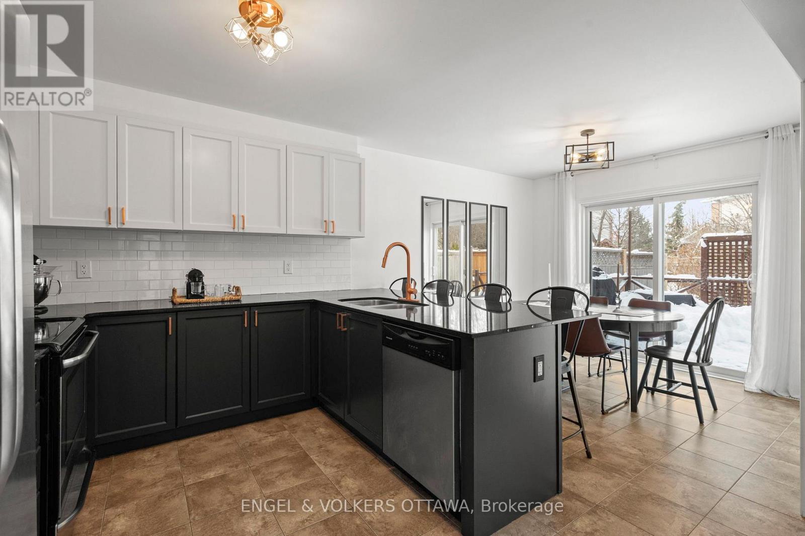 166 Lily Pond Street, Ottawa, Ontario  K2M 0J5 - Photo 11 - X12833414