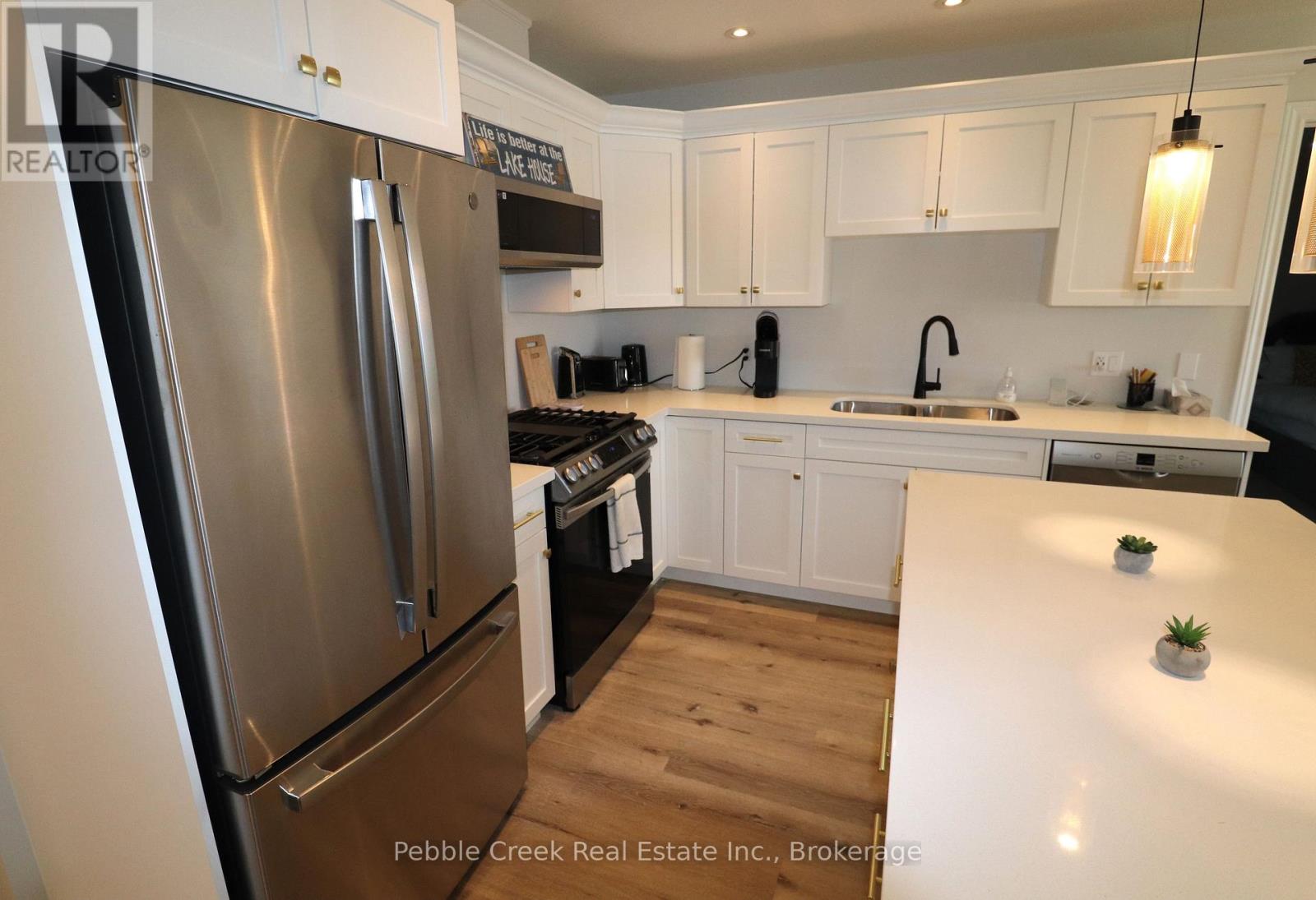 9 Sweet Water Drive N, Ashfield-Colborne-Wawanosh, Ontario N7A 0C1 - Photo 8 - X12833550