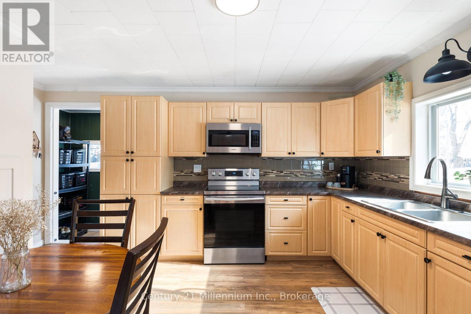 155 Artemesia Street N, Southgate, Ontario N0C 1B0 - Photo 9 - X12833564