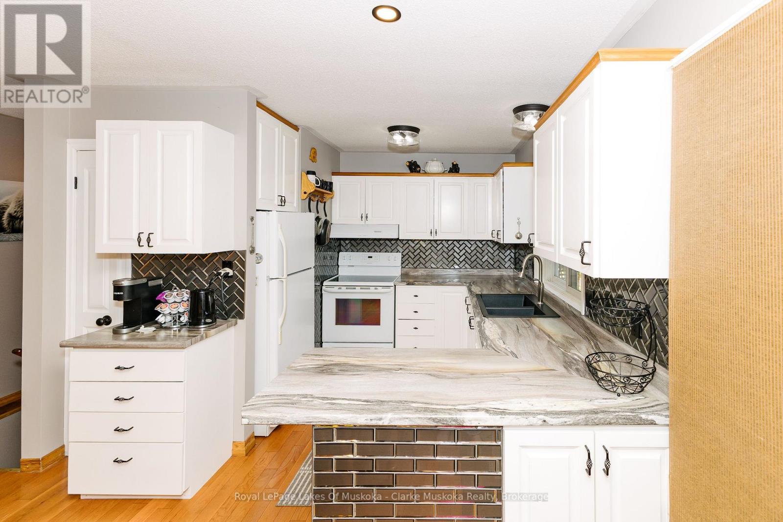 1157 Between Lakes Trail, Minden Hills, Ontario K0M 1J1 - Photo 25 - X12833578