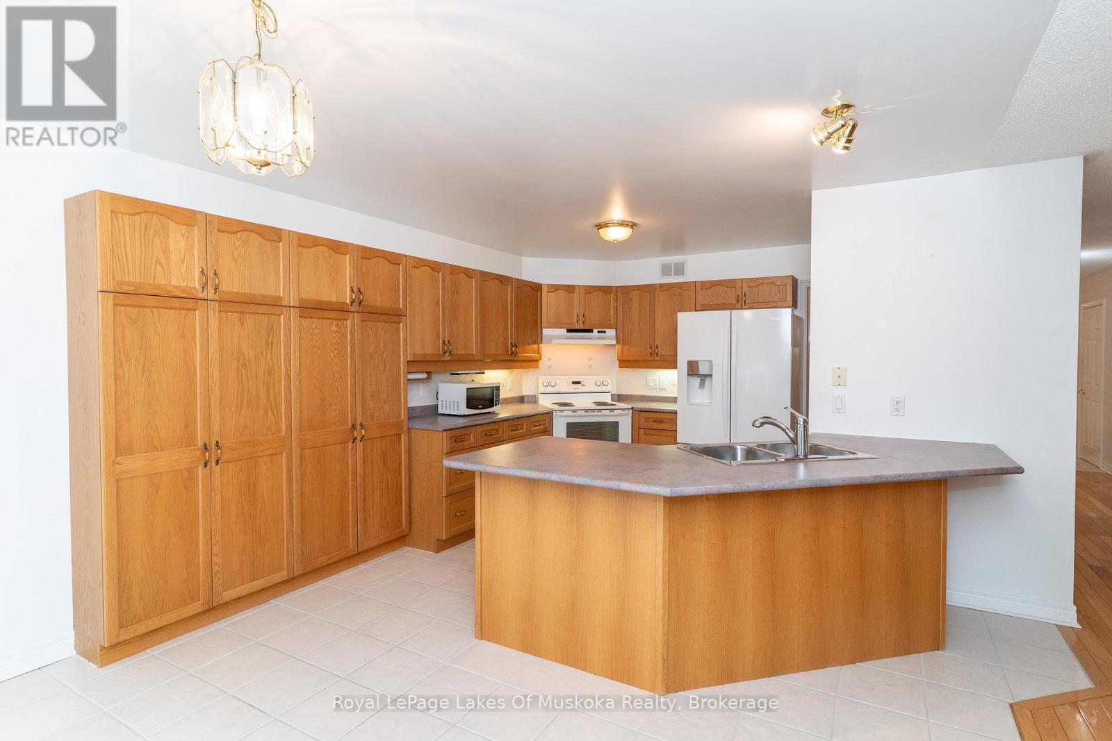 25 Stonehedge Close, Gravenhurst, Ontario  P1P 1Y7 - Photo 16 - X12833586