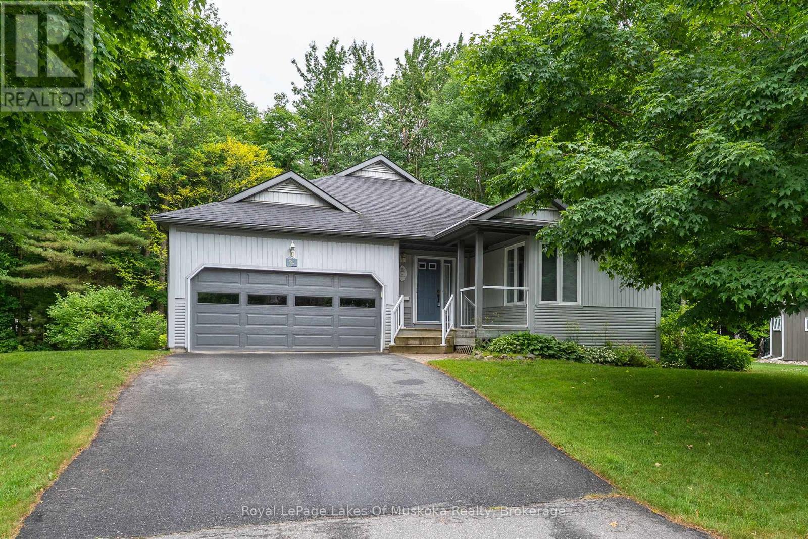 25 Stonehedge Close, Gravenhurst, Ontario  P1P 1Y7 - Photo 2 - X12833586