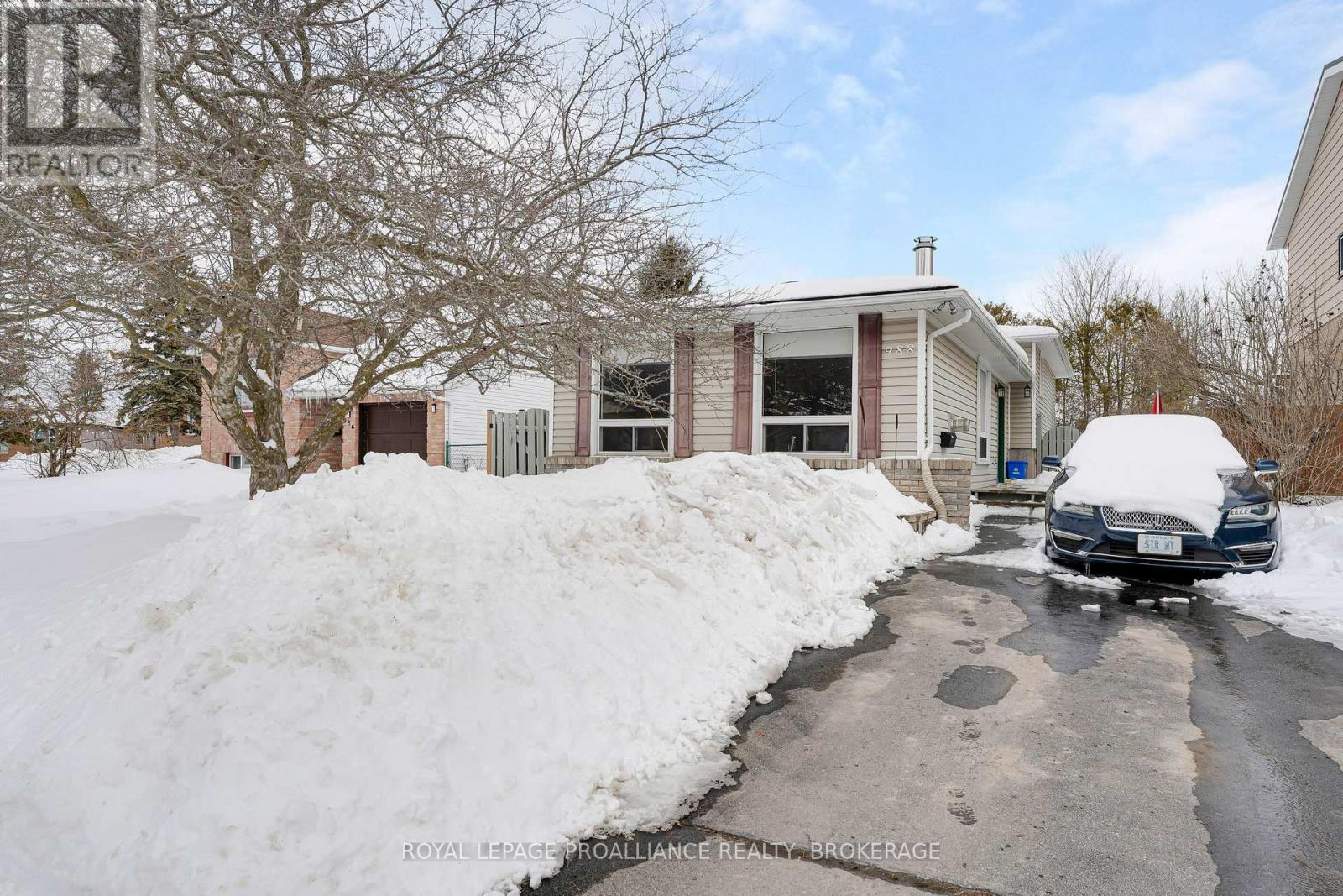 988 Pinewood Place, Kingston, Ontario K7P 1L5 - Photo 3 - X12833692