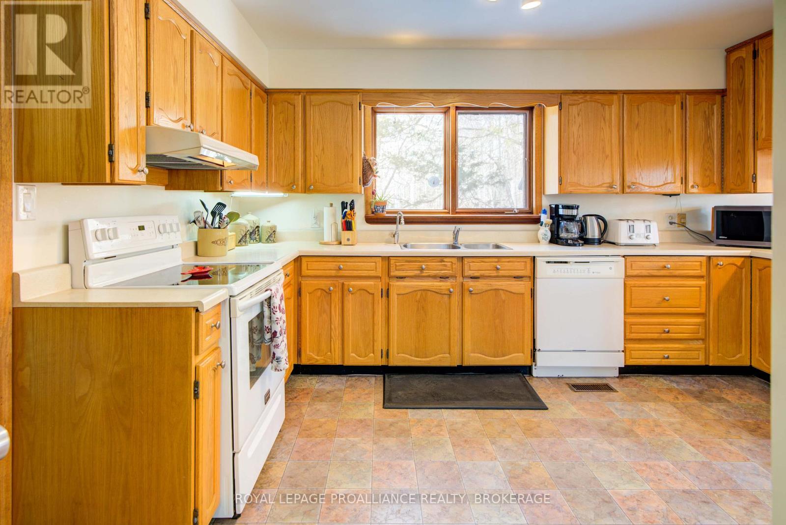 9889 Perth Road, Rideau Lakes, Ontario  K0G 1X0 - Photo 11 - X12833734