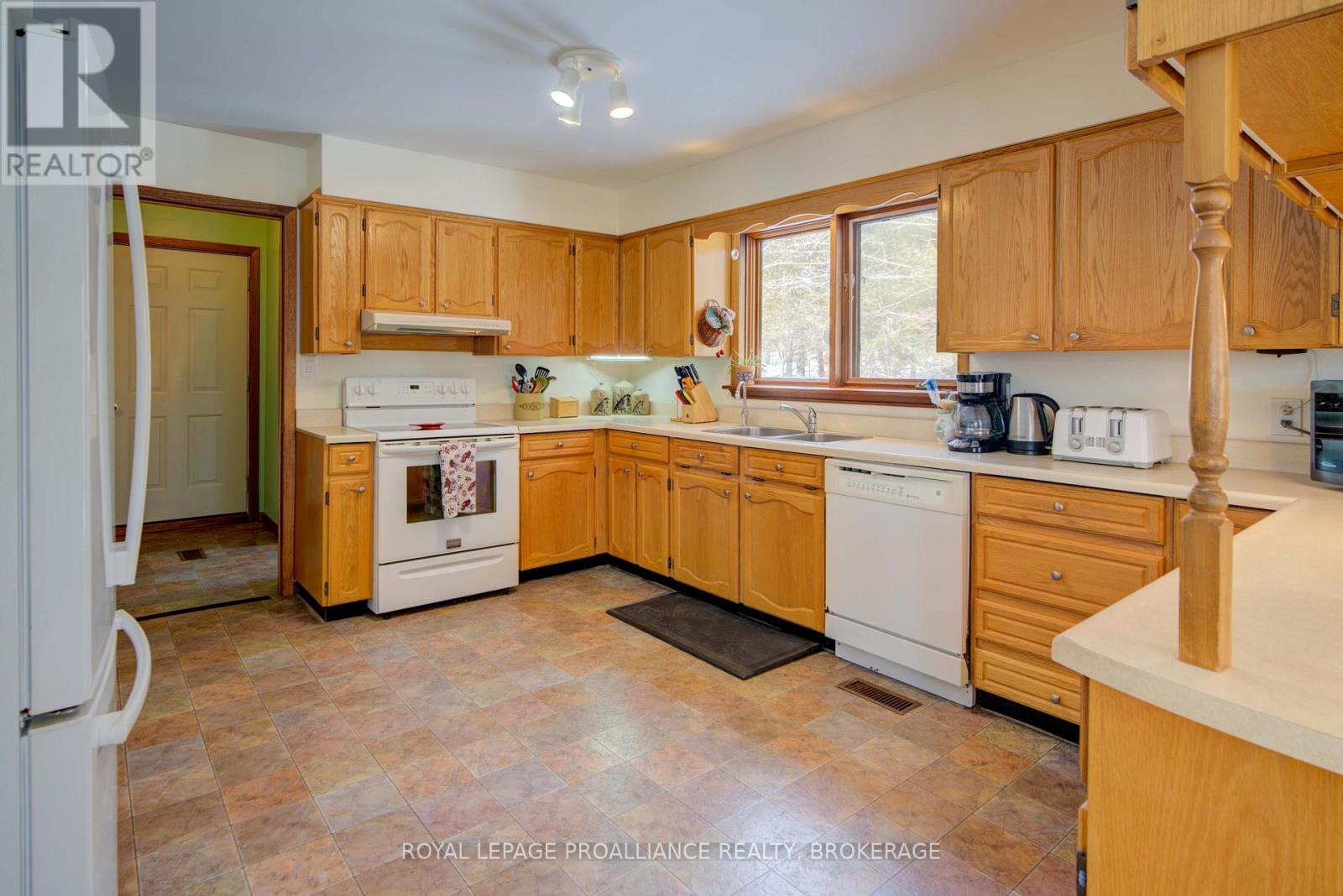 9889 Perth Road, Rideau Lakes, Ontario  K0G 1X0 - Photo 14 - X12833734