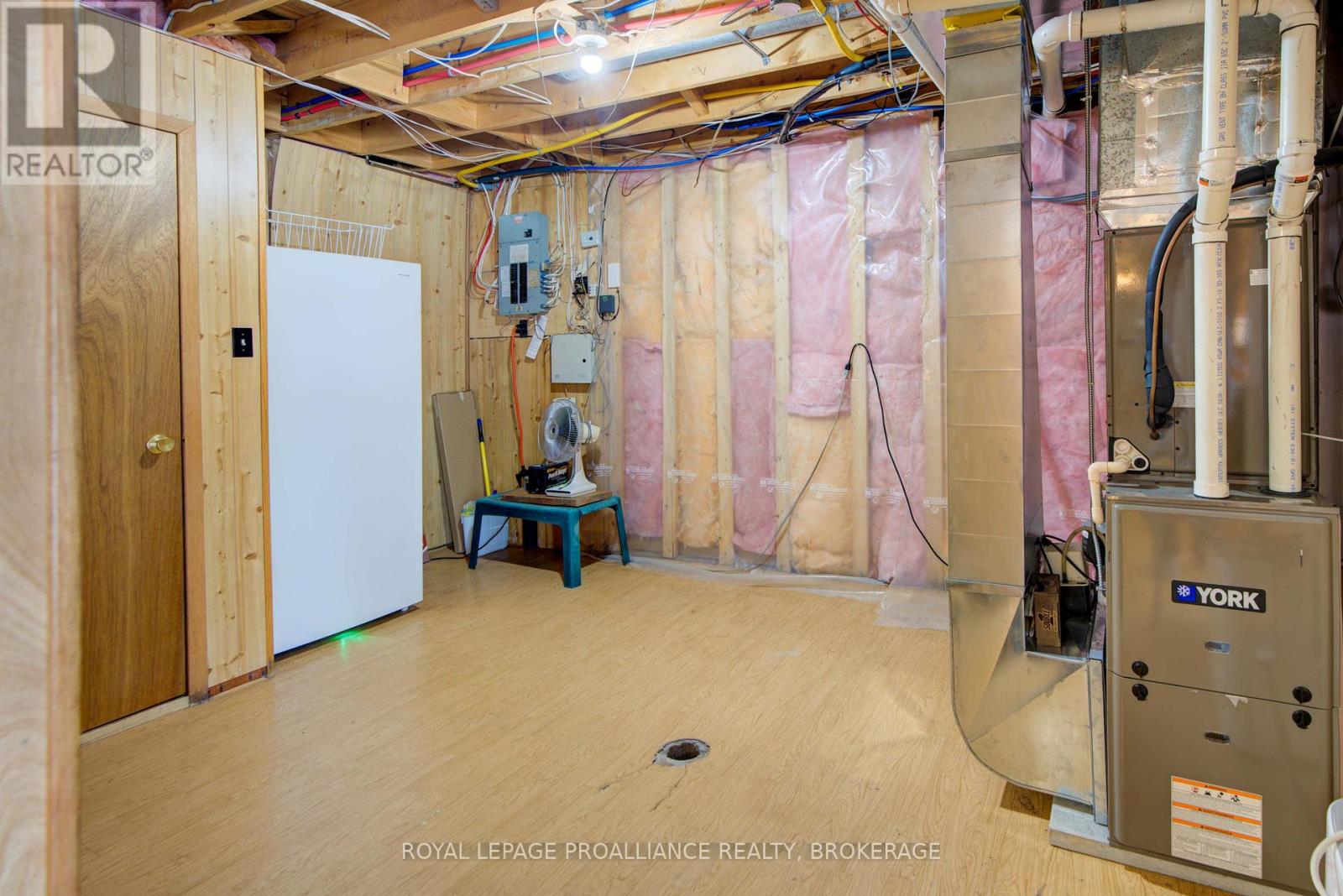 9889 Perth Road, Rideau Lakes, Ontario  K0G 1X0 - Photo 41 - X12833734