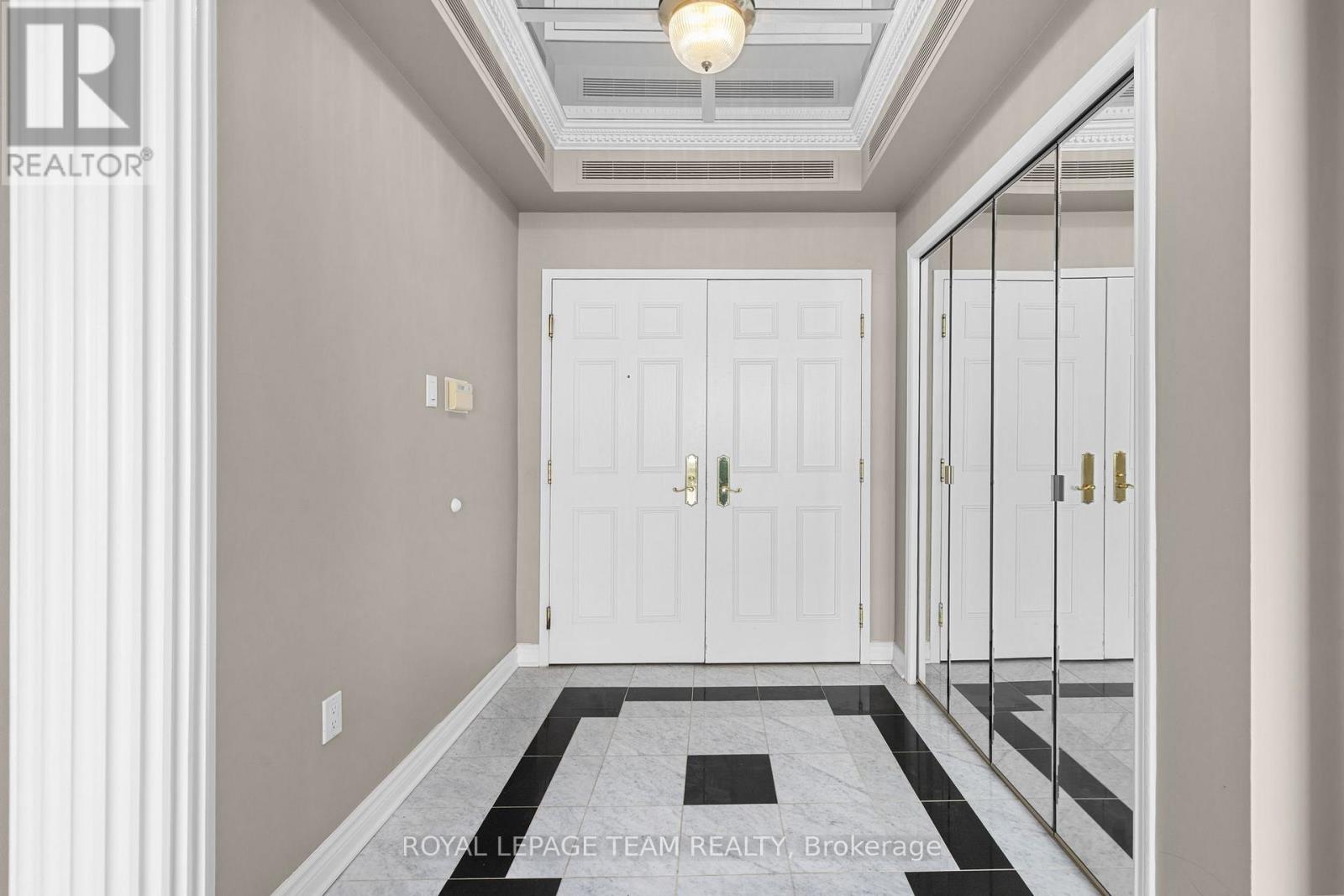 1803 - 1480 Riverside Drive, Ottawa, Ontario  K1G 5H2 - Photo 2 - X12833822