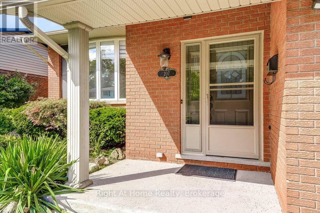 207 Montmorency Drive, Hamilton, Ontario  L8K 5H3 - Photo 2 - X12833552