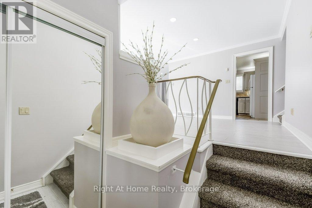 207 Montmorency Drive, Hamilton, Ontario  L8K 5H3 - Photo 3 - X12833552