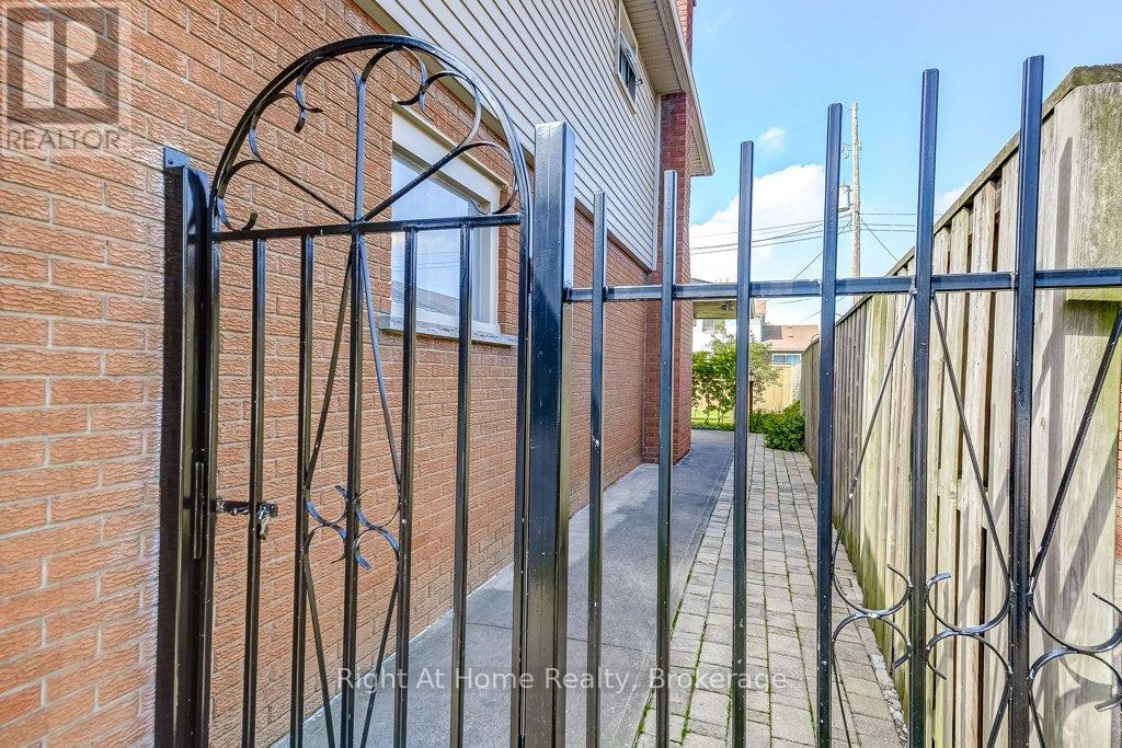 207 Montmorency Drive, Hamilton, Ontario  L8K 5H3 - Photo 32 - X12833552