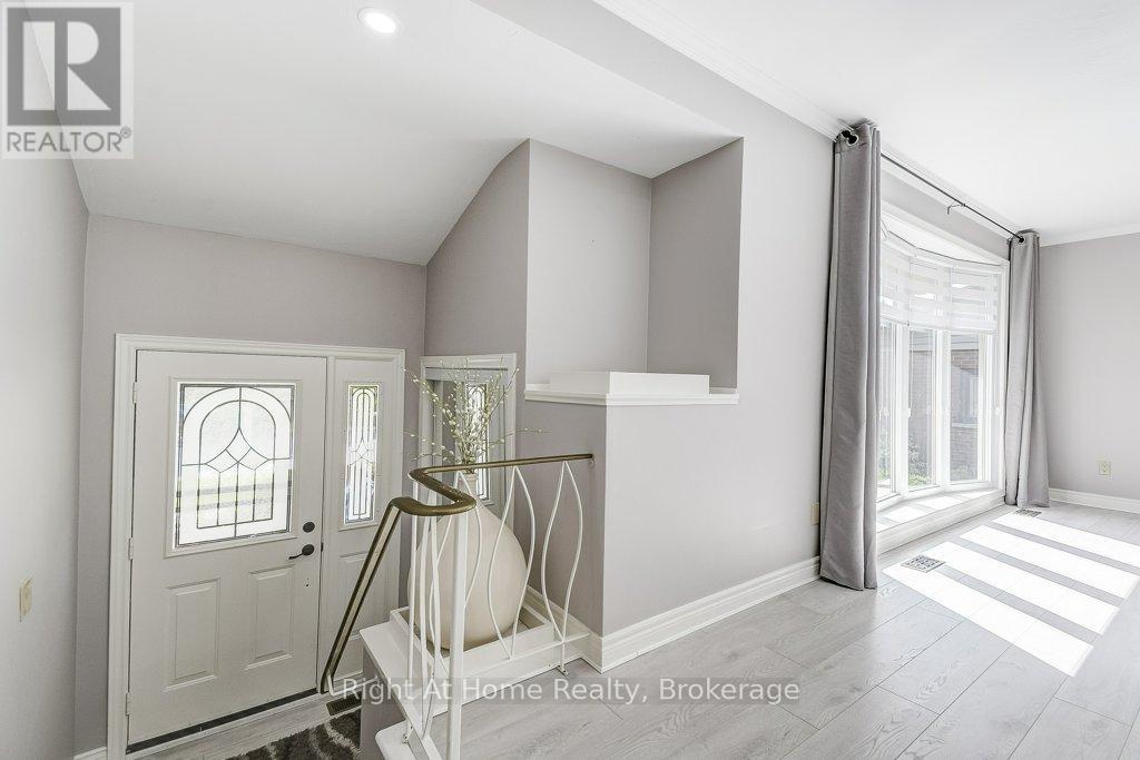 207 Montmorency Drive, Hamilton, Ontario  L8K 5H3 - Photo 4 - X12833552