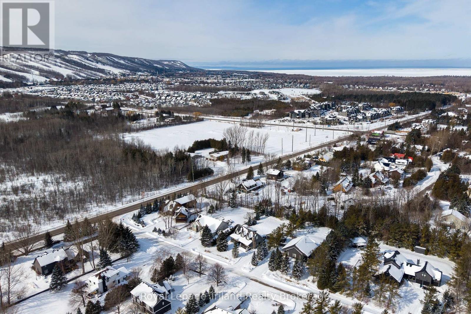 19 Trails End, Collingwood, Ontario  L9Y 5B1 - Photo 46 - S12833696