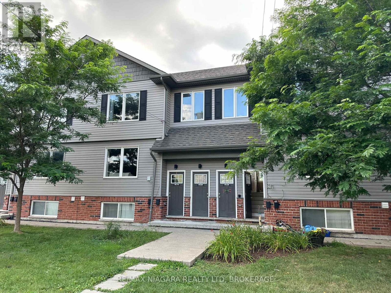 214 Erie Street, Port Colborne (Main Street), Ontario  L3K 0A6 - Photo 1 - X12833660