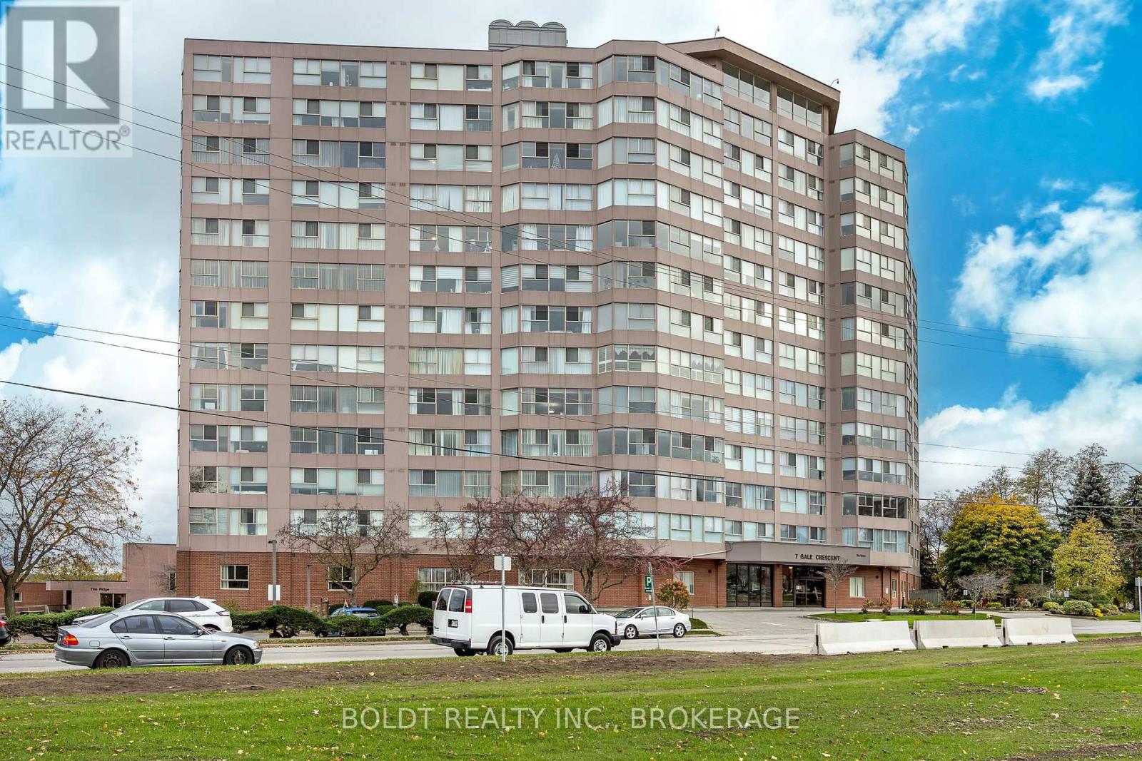 604 - 7 Gale Crescent, St. Catharines (E. Chester), Ontario  L2R 7M8 - Photo 2 - X12833794