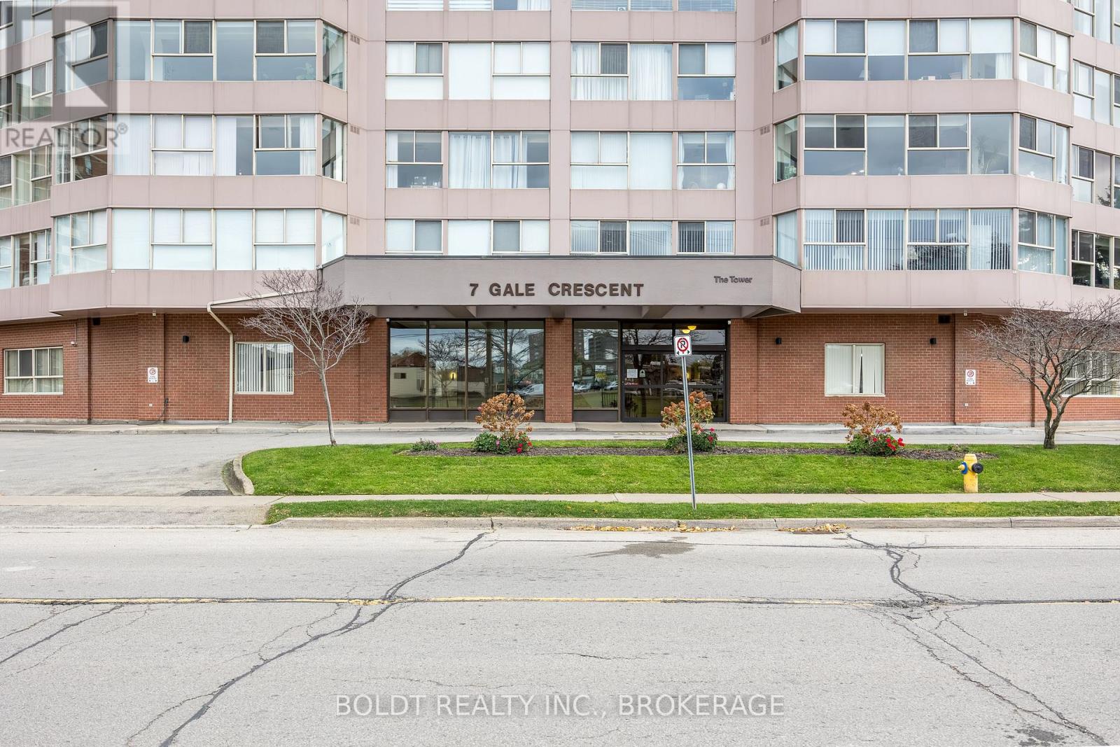 604 - 7 Gale Crescent, St. Catharines (E. Chester), Ontario  L2R 7M8 - Photo 3 - X12833794