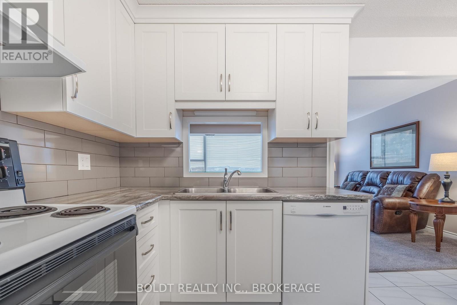 604 - 7 Gale Crescent, St. Catharines (E. Chester), Ontario  L2R 7M8 - Photo 6 - X12833794