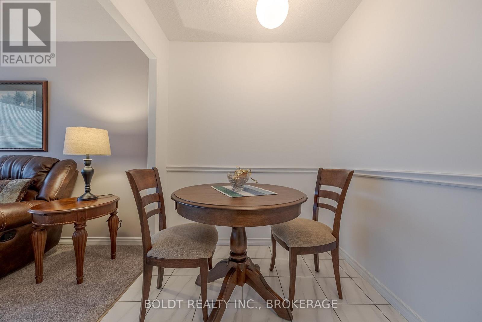 604 - 7 Gale Crescent, St. Catharines (E. Chester), Ontario  L2R 7M8 - Photo 8 - X12833794