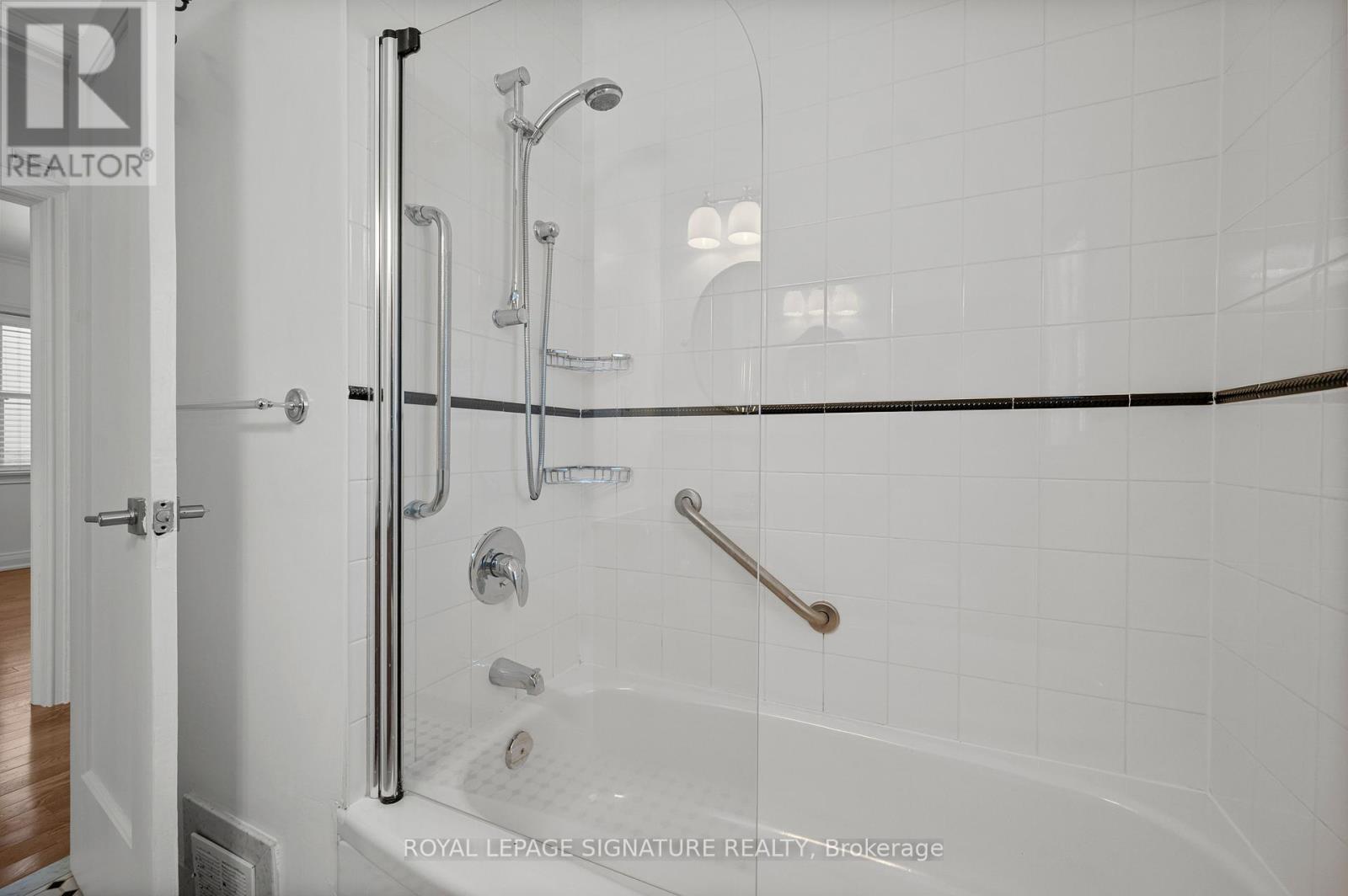 28 Eagle Road, Toronto, Ontario  M8Z 4H5 - Photo 19 - W12832946