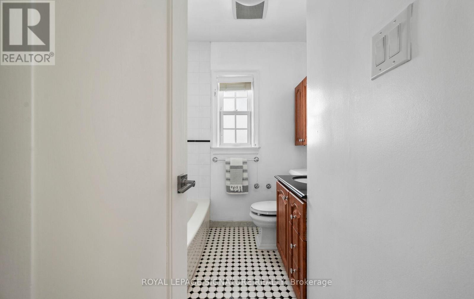 28 Eagle Road, Toronto, Ontario  M8Z 4H5 - Photo 20 - W12832946