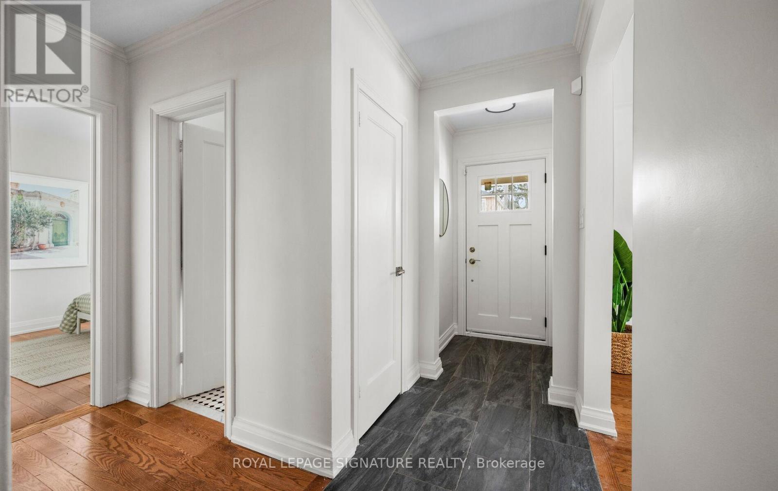 28 Eagle Road, Toronto, Ontario  M8Z 4H5 - Photo 4 - W12832946