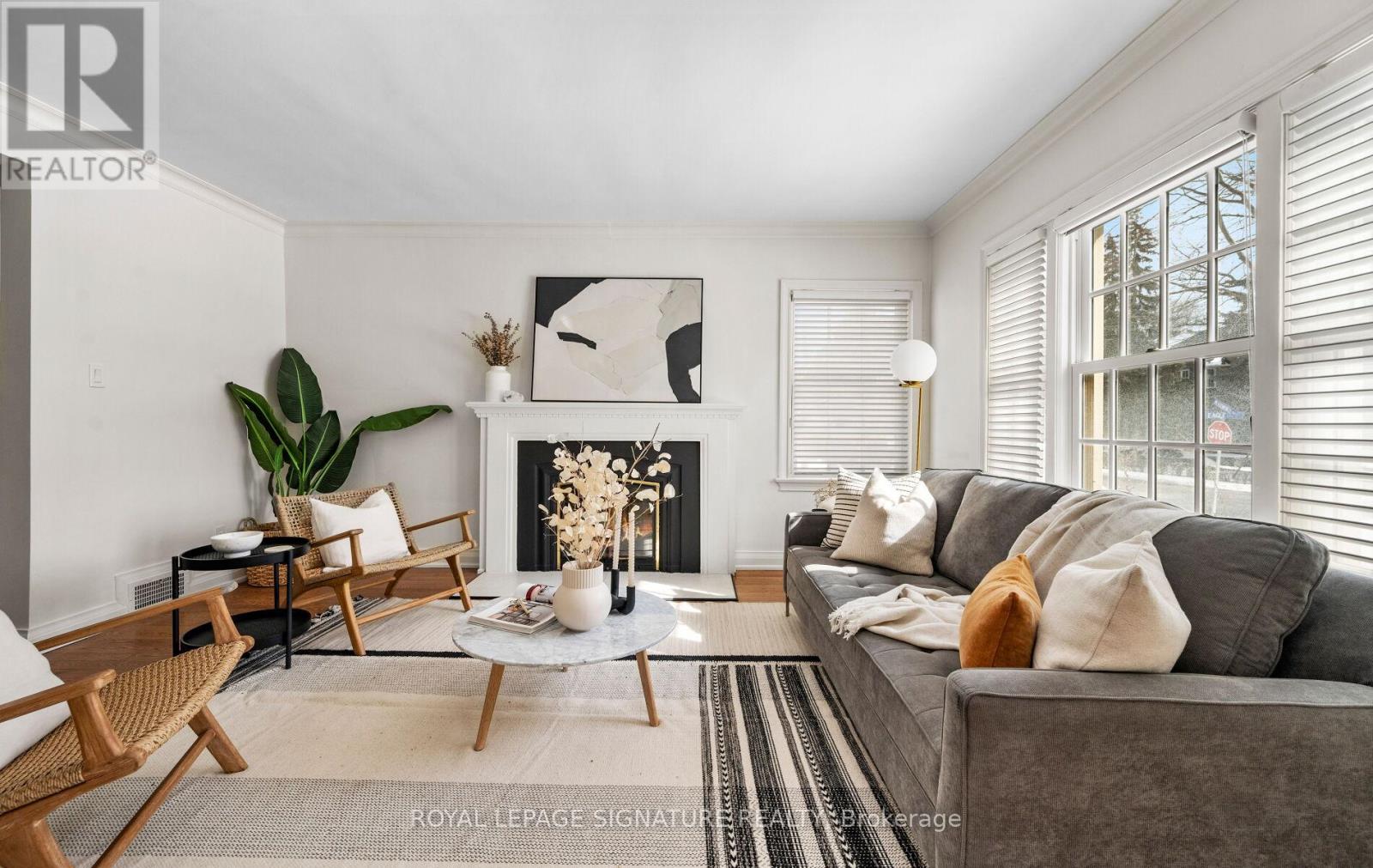 28 Eagle Road, Toronto, Ontario  M8Z 4H5 - Photo 5 - W12832946