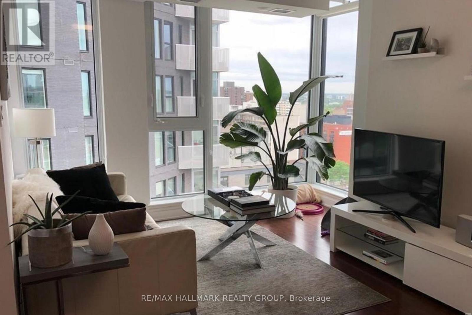 505 - 179 Metcalfe Street, Ottawa, Ontario  K2P 0W1 - Photo 2 - X12829532