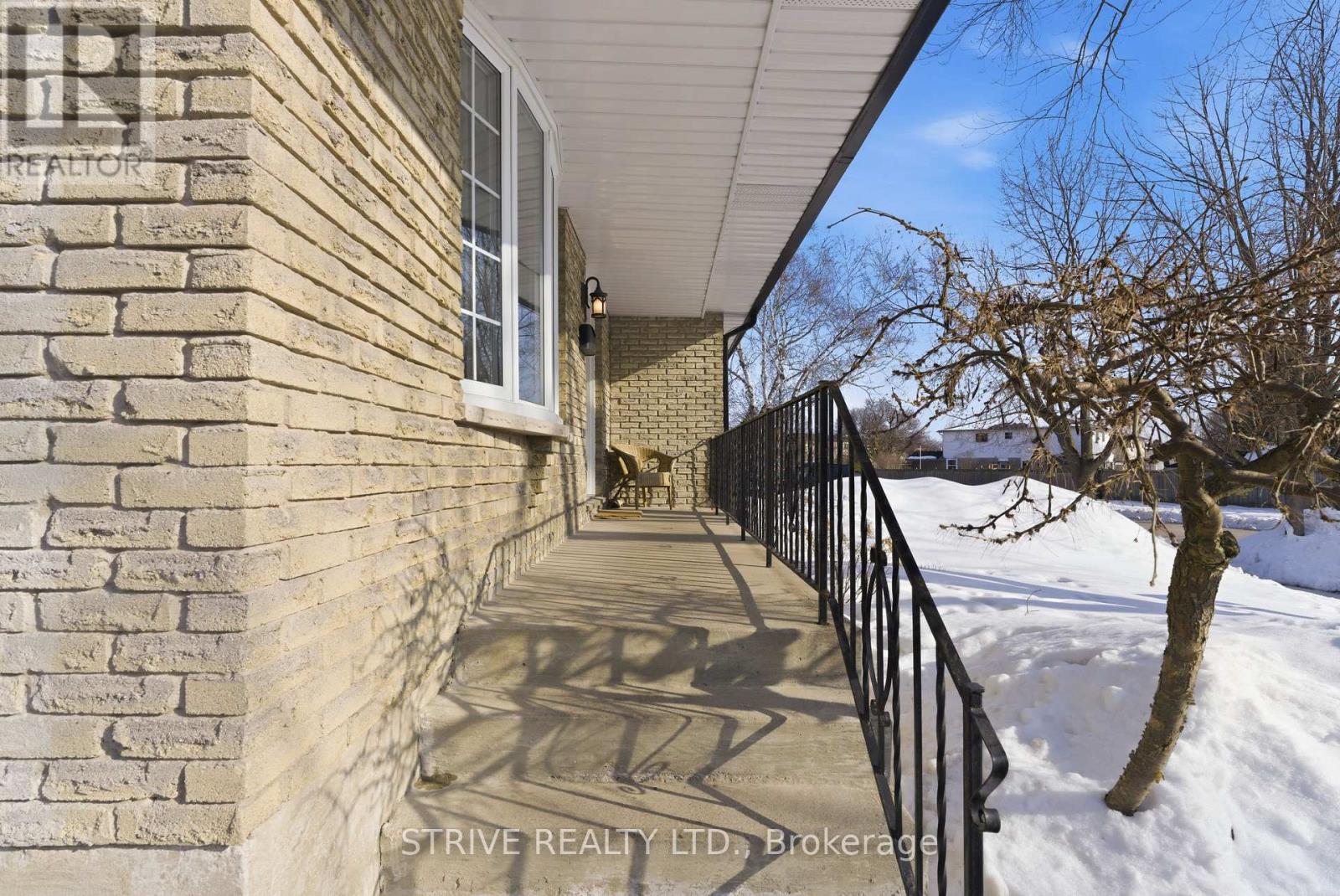 8 Quinn Drive, Clarington (Bowmanville), Ontario  L1C 3T1 - Photo 2 - E12833718