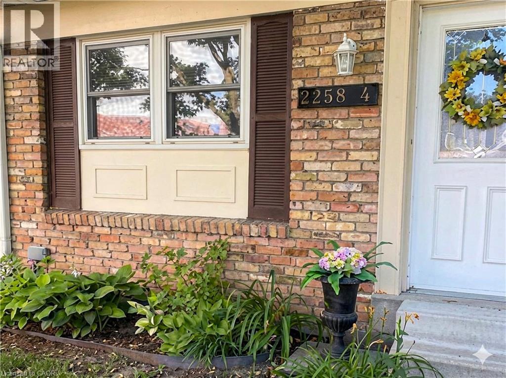 2258 Upper Middle Road Unit# 4, Burlington, Ontario L7P 2Z9 - Photo 2 - 40795900