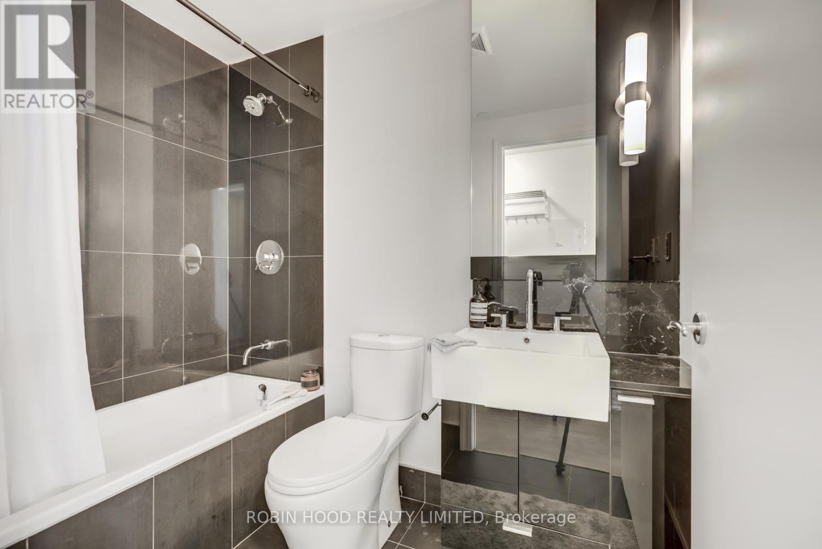 1708 - 88 Blue Jays Way, Toronto, Ontario  M5V 0L7 - Photo 15 - C12833558