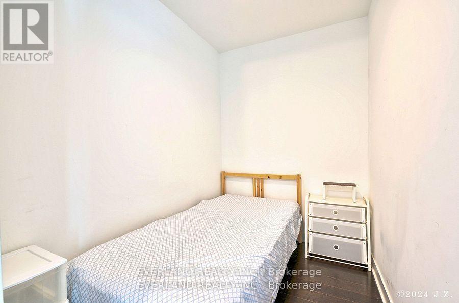 1702 - 15 Grenville Street, Toronto, Ontario  M4Y 0B9 - Photo 11 - C12833656