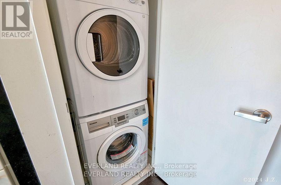 1702 - 15 Grenville Street, Toronto, Ontario  M4Y 0B9 - Photo 16 - C12833656