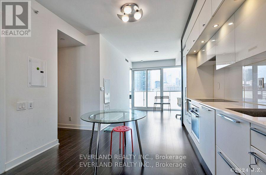 1702 - 15 Grenville Street, Toronto, Ontario  M4Y 0B9 - Photo 2 - C12833656