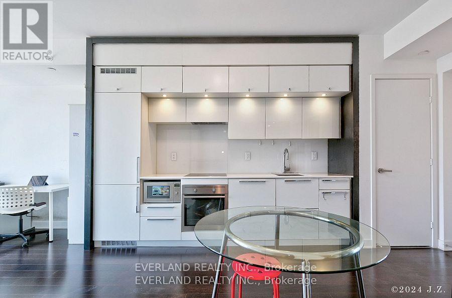 1702 - 15 Grenville Street, Toronto, Ontario  M4Y 0B9 - Photo 3 - C12833656