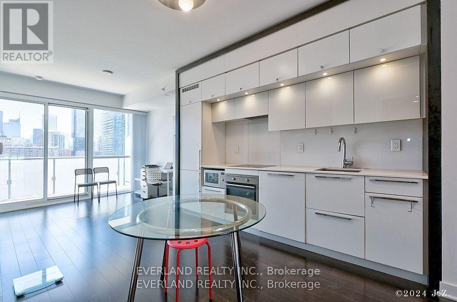 1702 - 15 Grenville Street, Toronto, Ontario  M4Y 0B9 - Photo 4 - C12833656