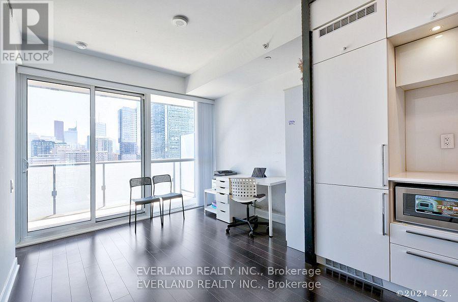 1702 - 15 Grenville Street, Toronto, Ontario  M4Y 0B9 - Photo 5 - C12833656
