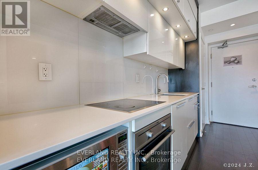 1702 - 15 Grenville Street, Toronto, Ontario  M4Y 0B9 - Photo 6 - C12833656