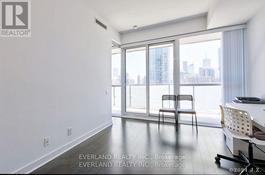 1702 - 15 Grenville Street, Toronto, Ontario  M4Y 0B9 - Photo 7 - C12833656