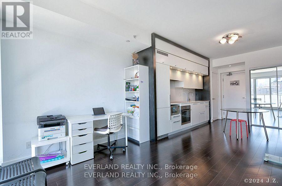 1702 - 15 Grenville Street, Toronto, Ontario  M4Y 0B9 - Photo 8 - C12833656