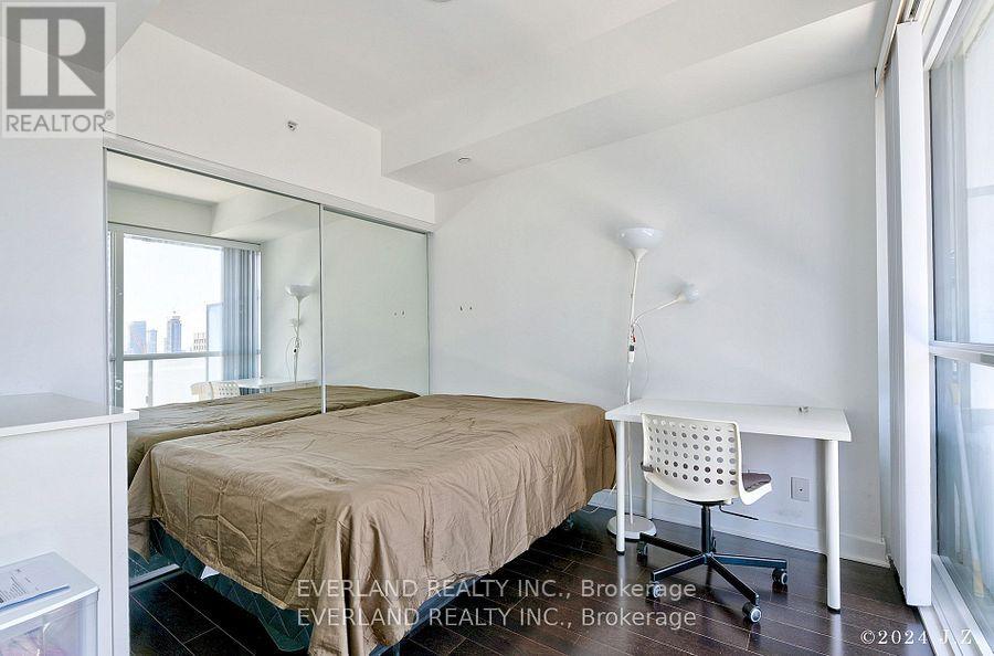 1702 - 15 Grenville Street, Toronto, Ontario  M4Y 0B9 - Photo 9 - C12833656