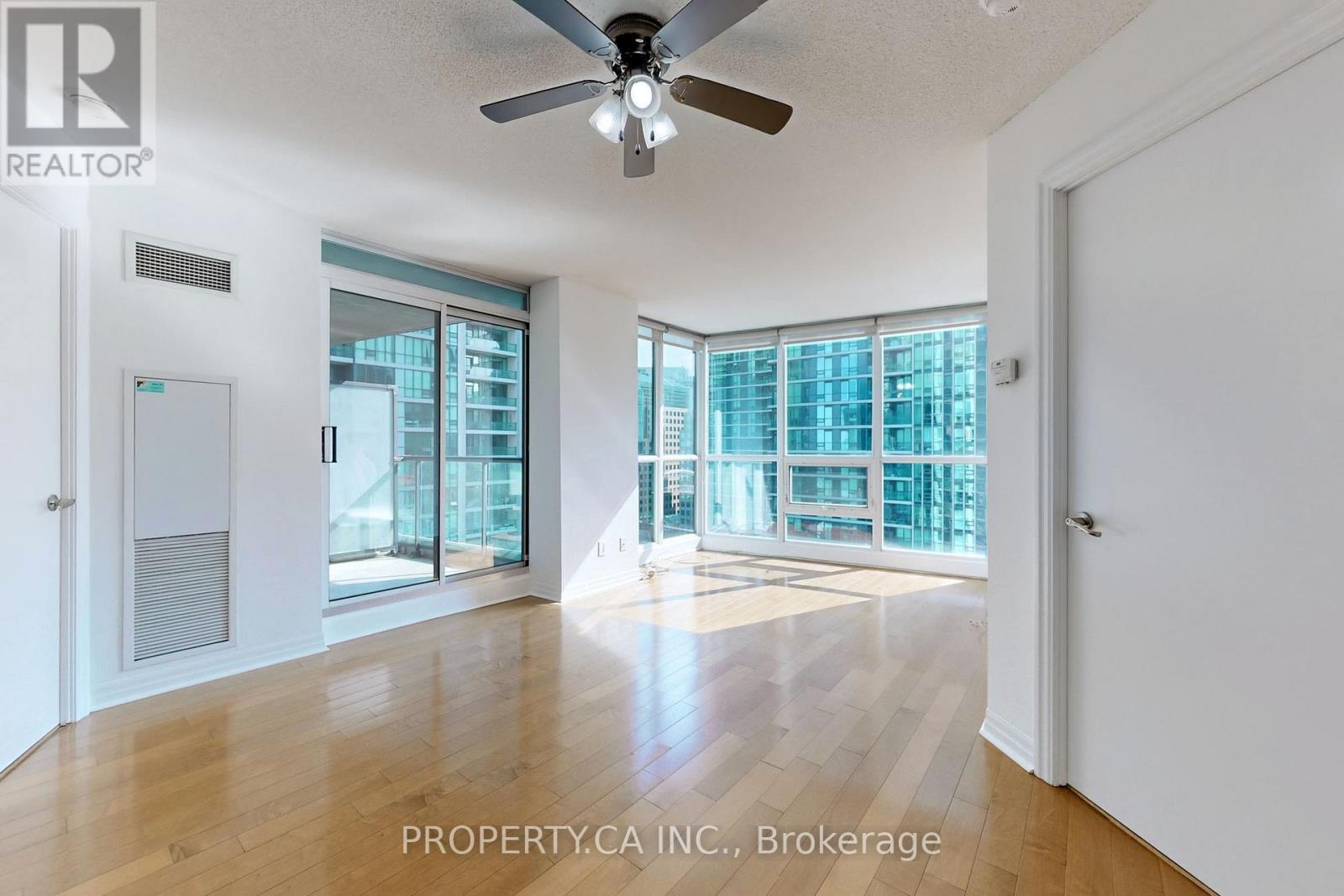 1701 - 16 Yonge Street, Toronto (Waterfront Communities), Ontario  M5E 2A1 - Photo 2 - C12833694